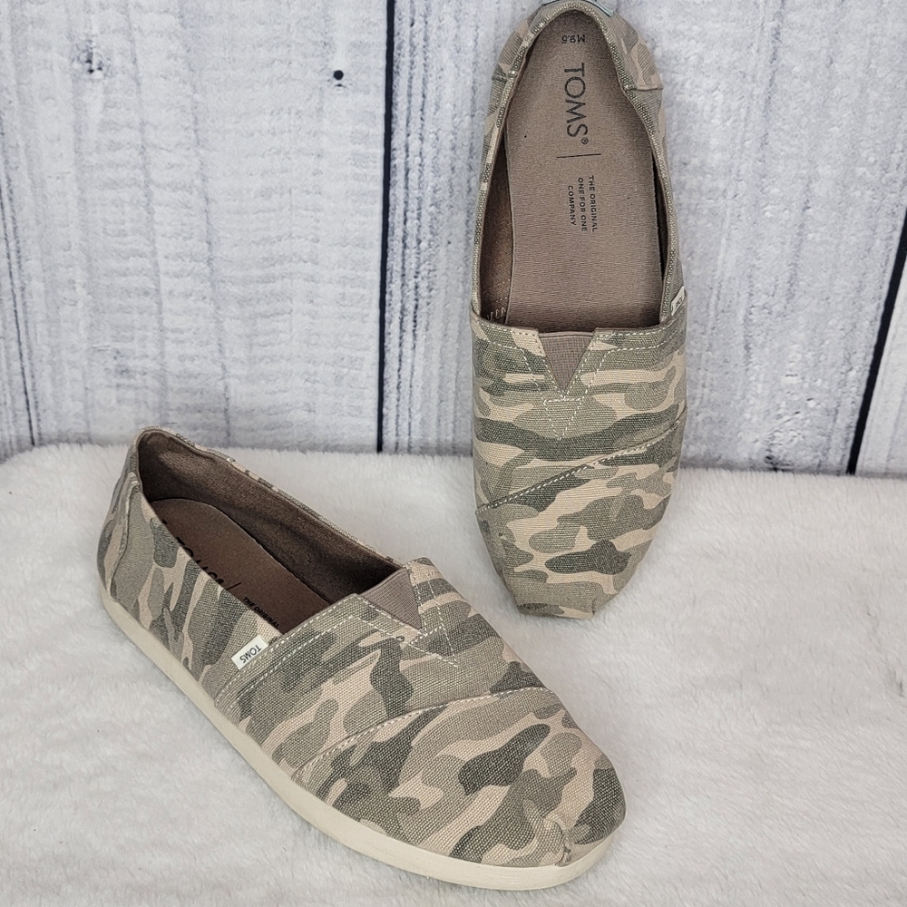 *Tom's camo print shoe sz.9.5